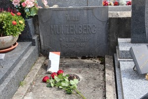 Karte am Grab von Willi