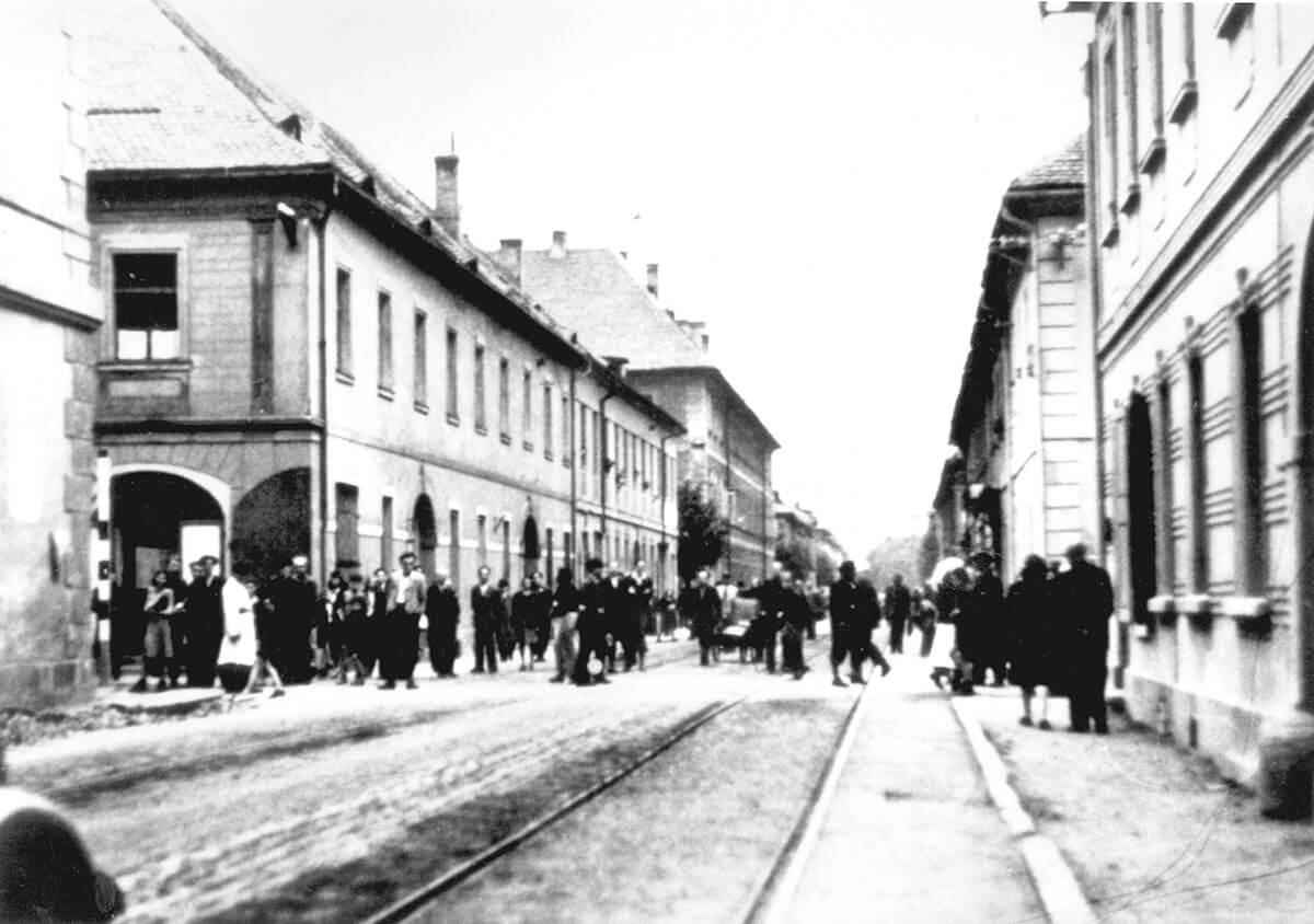 Eine-Hauptstrasse-im-Ghetto-Theresienstadt